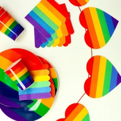 Flying Tiger Hjärtgirlang. 300 cm^ Happy Pride!|Festdekorationer