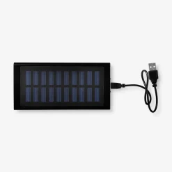 Flying Tiger Laddare med solpanel och 2 USB-portar - 8000 mAh^ Power Banks|Julklappar Du Inte Visste Fanns