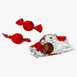 Flying Tiger Mjölkchokladbollar med mjölkfyllning och popcorn^ Choklad