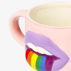 Flying Tiger Mugg. 420 ml^ Happy Pride!|Bordsserviser