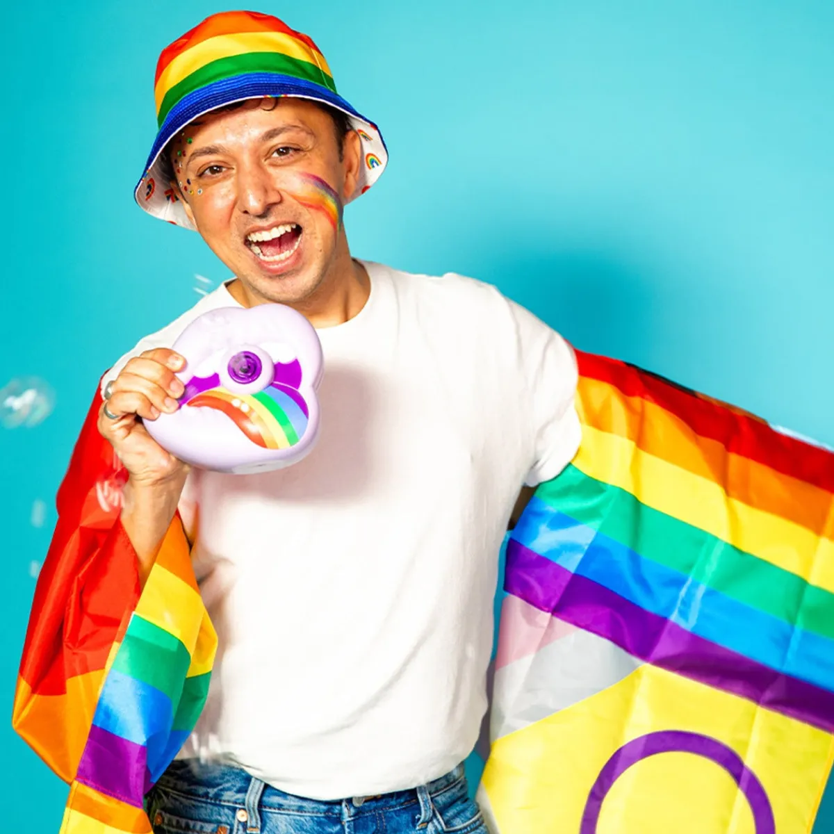 Flying Tiger Regnbågsfärgad hinkhatt. För vuxna^ Andra Modetillbehör|Happy Pride!